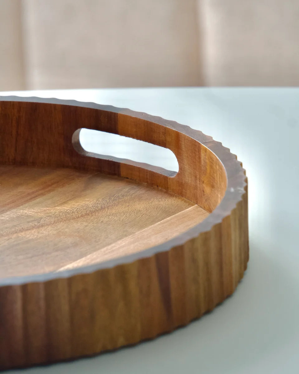 PLATEAU A RAYURES EN BOIS D'ACACIA 35.5CM – Image 5