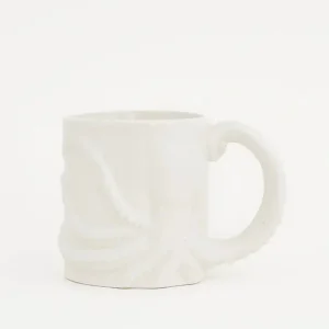 Taza cerámica con tentáculo pulpo en relieve