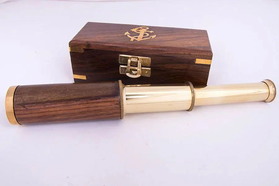 Telescopio de latón y cuero envejecido – Image 3