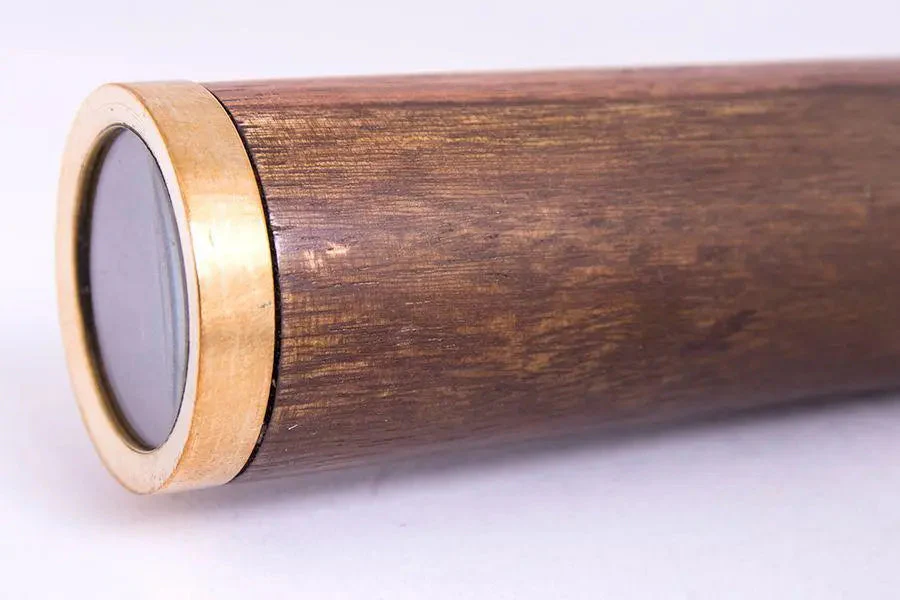 Telescopio de latón y cuero envejecido – Image 5