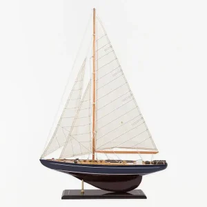 Velero de madera con base