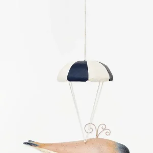 Ballena en papel maché para colgar. 'Paracaidas' - D7174