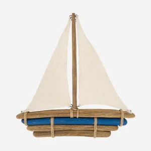 Velero de madera con vela textil