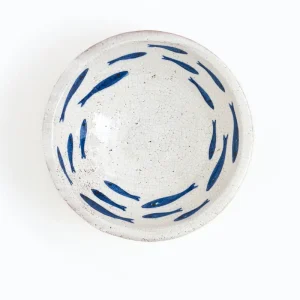 Plato de terracota con peces azules