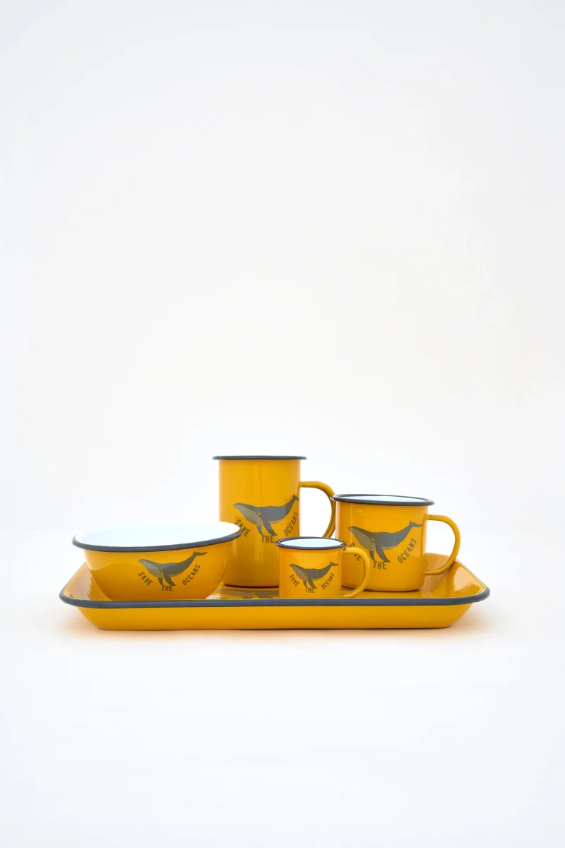 Taza esmaltada amarilla con ballena – Image 5