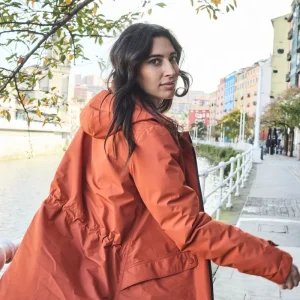 Chubasquero o abrigo cintura ajustable