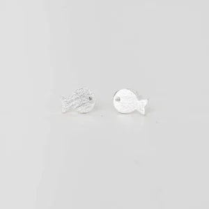 Pendientes pequeños en plata de ley de 925 con forma de pez