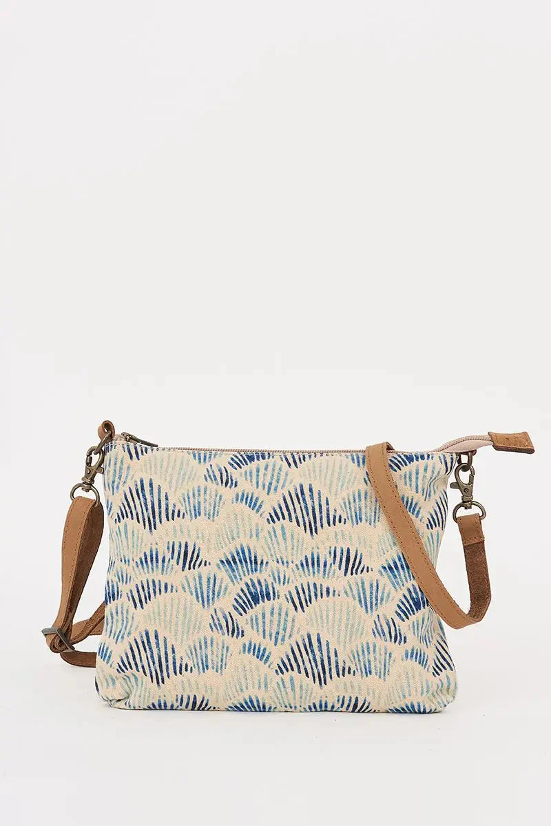 Bolso mediano con dibujos conchas azules – Image 4